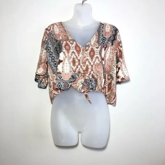 NWT POLLY & ESTHER WOMEN'S GYPSY FLUTTER SLEEVE BUTTON FRONT TIW CROP TOP XL - Picture 3 of 5